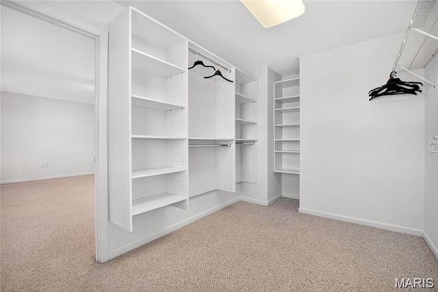 811 Wheaton Way, Creve Coeur, MO 63141