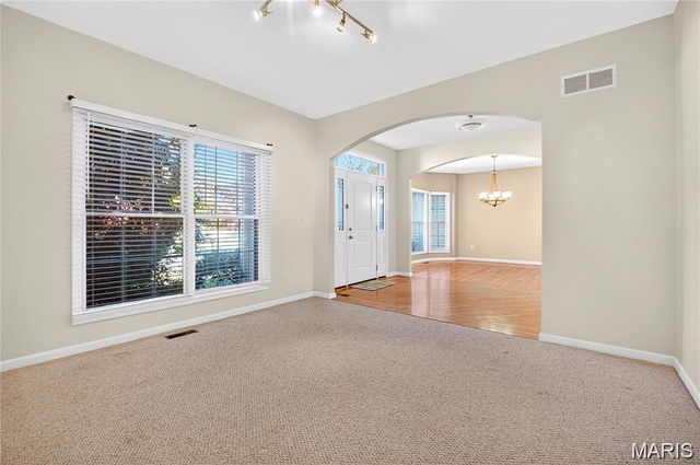 811 Wheaton Way, Creve Coeur, MO 63141