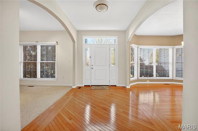 811 Wheaton Way, Creve Coeur, MO 63141