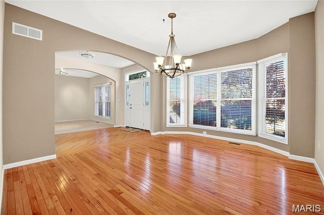 811 Wheaton Way, Creve Coeur, MO 63141