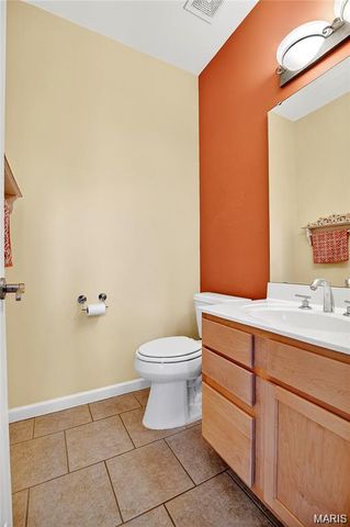 811 Wheaton Way, Creve Coeur, MO 63141