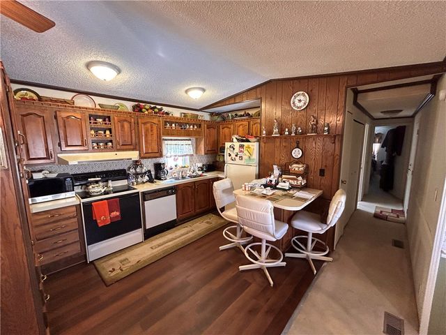 25 K and L LANE, City Of But Nw, PA 16001