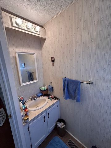 25 K and L LANE, City Of But Nw, PA 16001