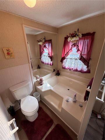 25 K and L LANE, City Of But Nw, PA 16001