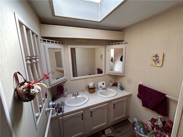 25 K and L LANE, City Of But Nw, PA 16001