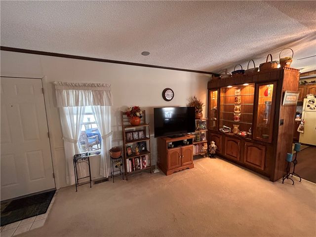 25 K and L LANE, City Of But Nw, PA 16001