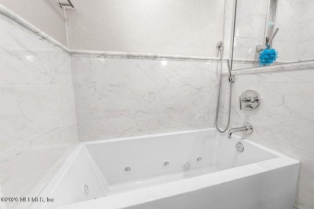 5762 HESTON Road, Jacksonville, FL 32207