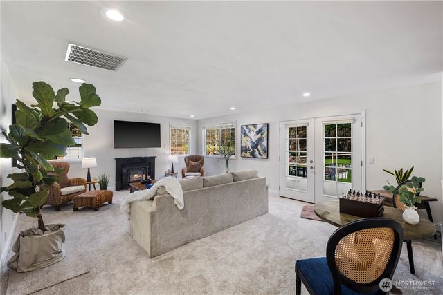 1870 W Cloud Way, Oak Harbor, WA 98277