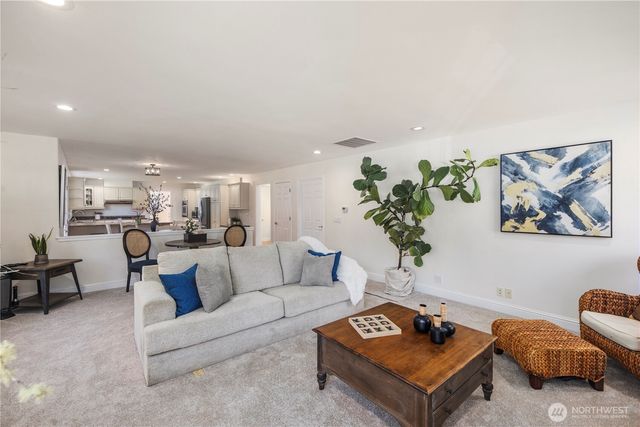 1870 W Cloud Way, Oak Harbor, WA 98277