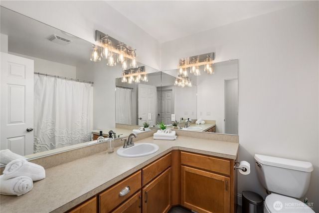 1870 W Cloud Way, Oak Harbor, WA 98277