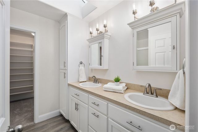 1870 W Cloud Way, Oak Harbor, WA 98277