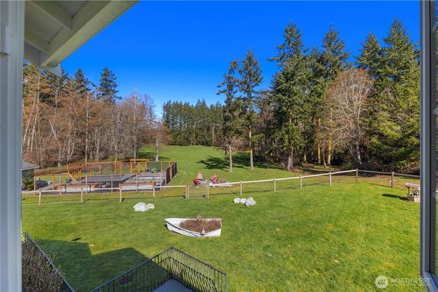 1870 W Cloud Way, Oak Harbor, WA 98277