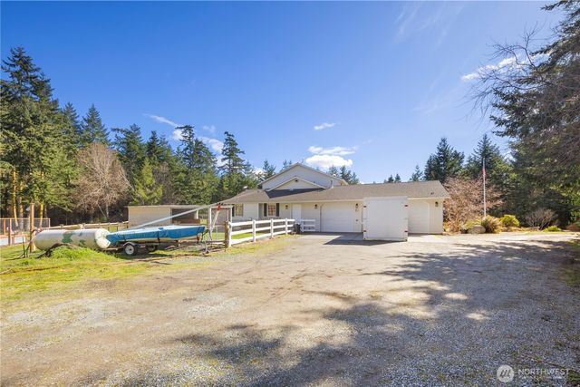 1870 W Cloud Way, Oak Harbor, WA 98277