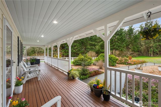 1870 W Cloud Way, Oak Harbor, WA 98277