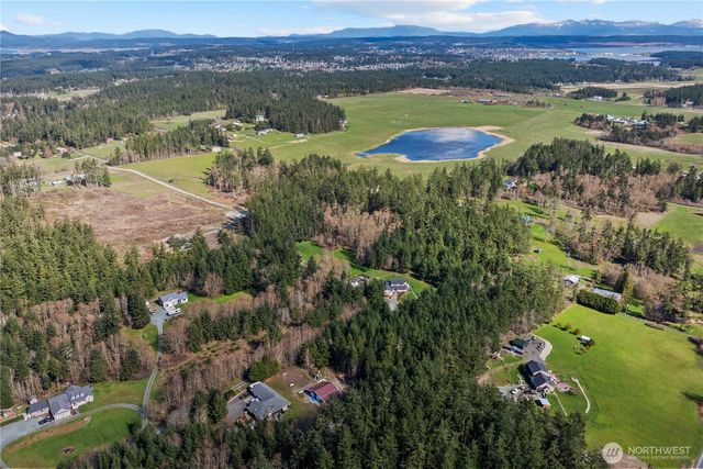 1870 W Cloud Way, Oak Harbor, WA 98277