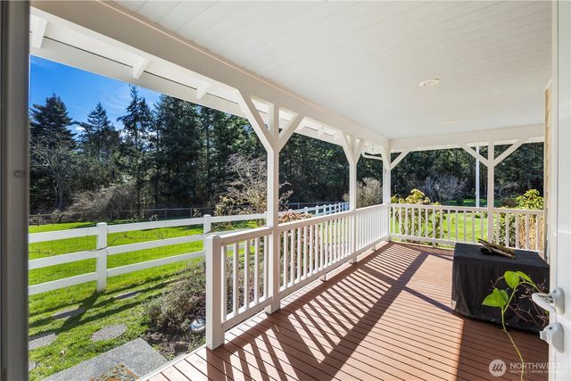 1870 W Cloud Way, Oak Harbor, WA 98277