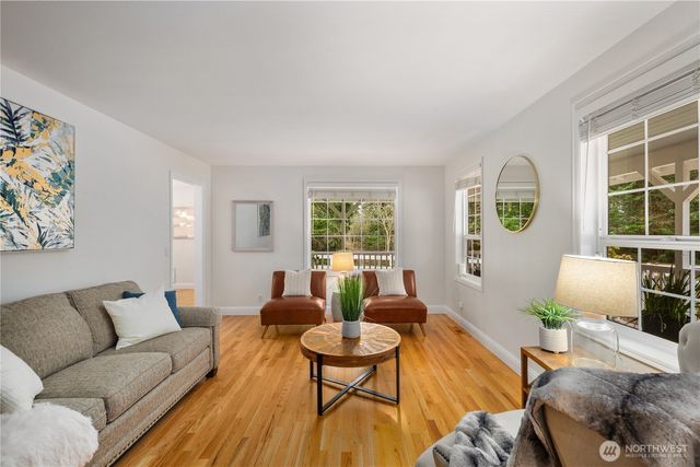 1870 W Cloud Way, Oak Harbor, WA 98277