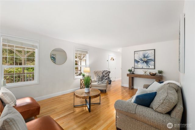 1870 W Cloud Way, Oak Harbor, WA 98277