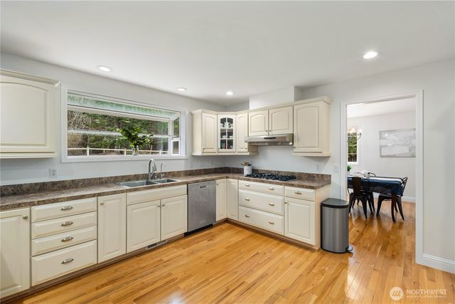 1870 W Cloud Way, Oak Harbor, WA 98277