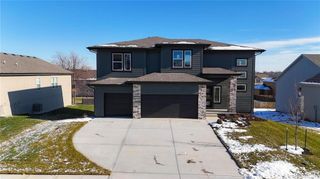 320 SW Amara Drive, Blue Springs, MO 64064