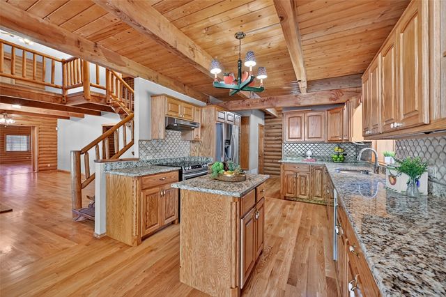 570 Roy Ayres Road, Bells, TX 75414