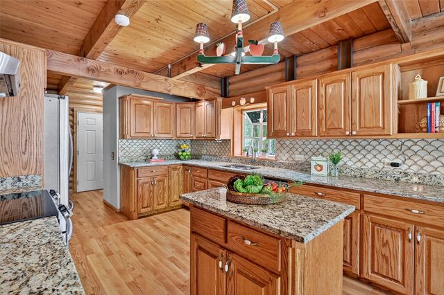 570 Roy Ayres Road, Bells, TX 75414