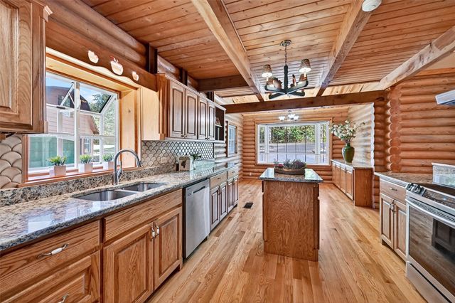570 Roy Ayres Road, Bells, TX 75414