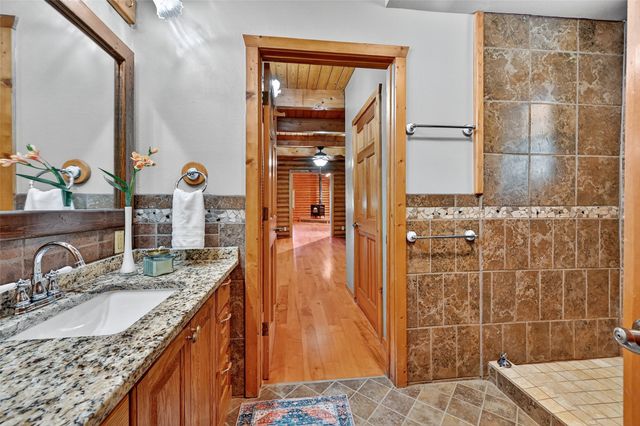 570 Roy Ayres Road, Bells, TX 75414