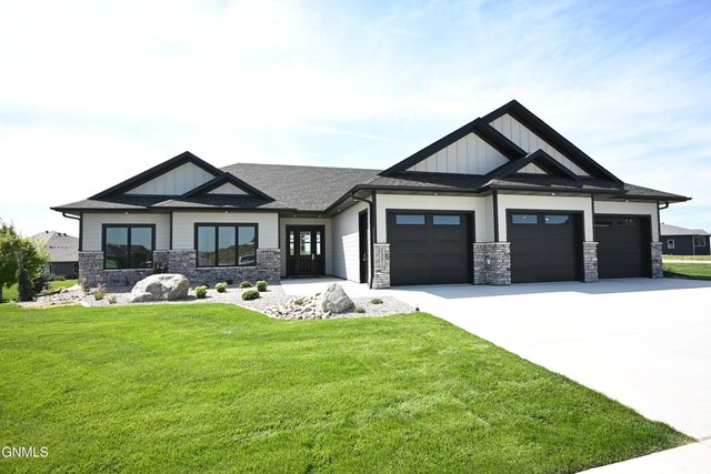 1207 Limited Lane, Bismarck, ND 58503 property photo