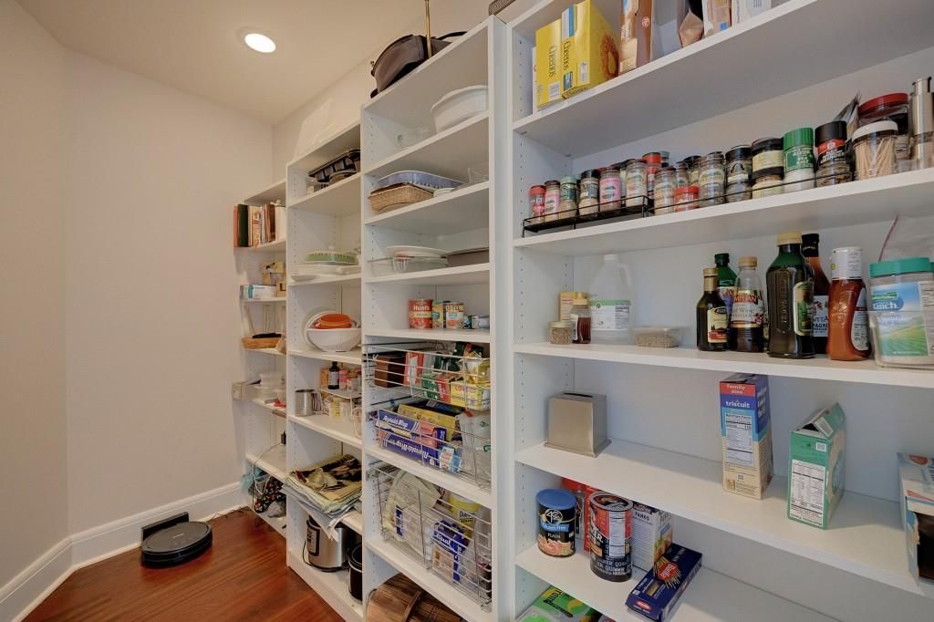 Image 11 of property listing at 3344 Peachtree Road NE 3904, Atlanta, GA 30326