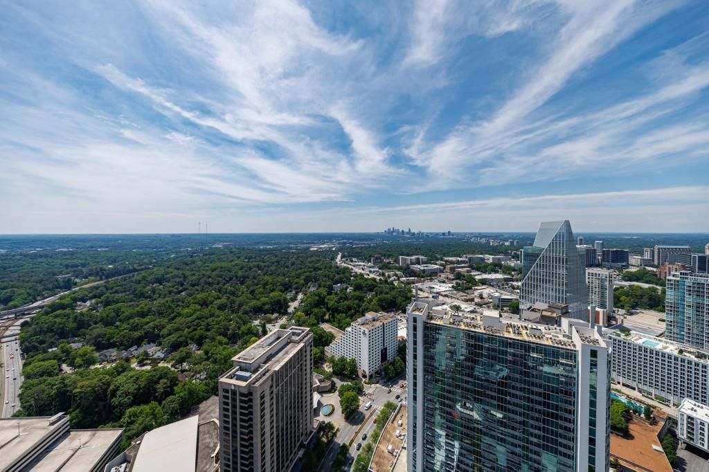 Image 15 of property listing at 3344 Peachtree Road NE 3904, Atlanta, GA 30326