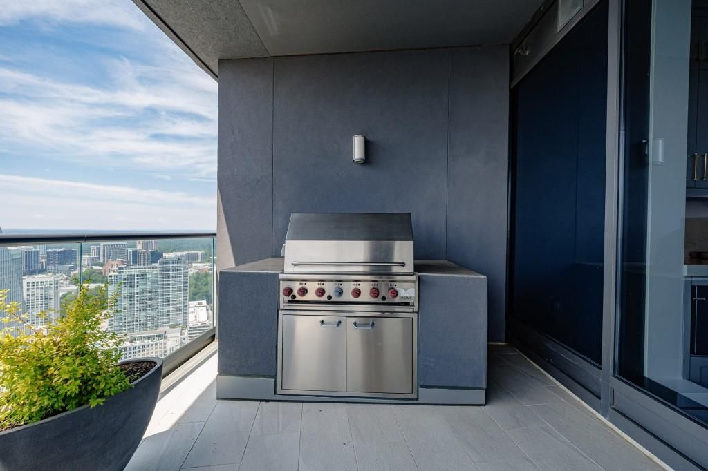 Image 19 of property listing at 3344 Peachtree Road NE 3904, Atlanta, GA 30326
