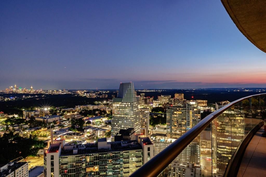 Image 23 of property listing at 3344 Peachtree Road NE 3904, Atlanta, GA 30326