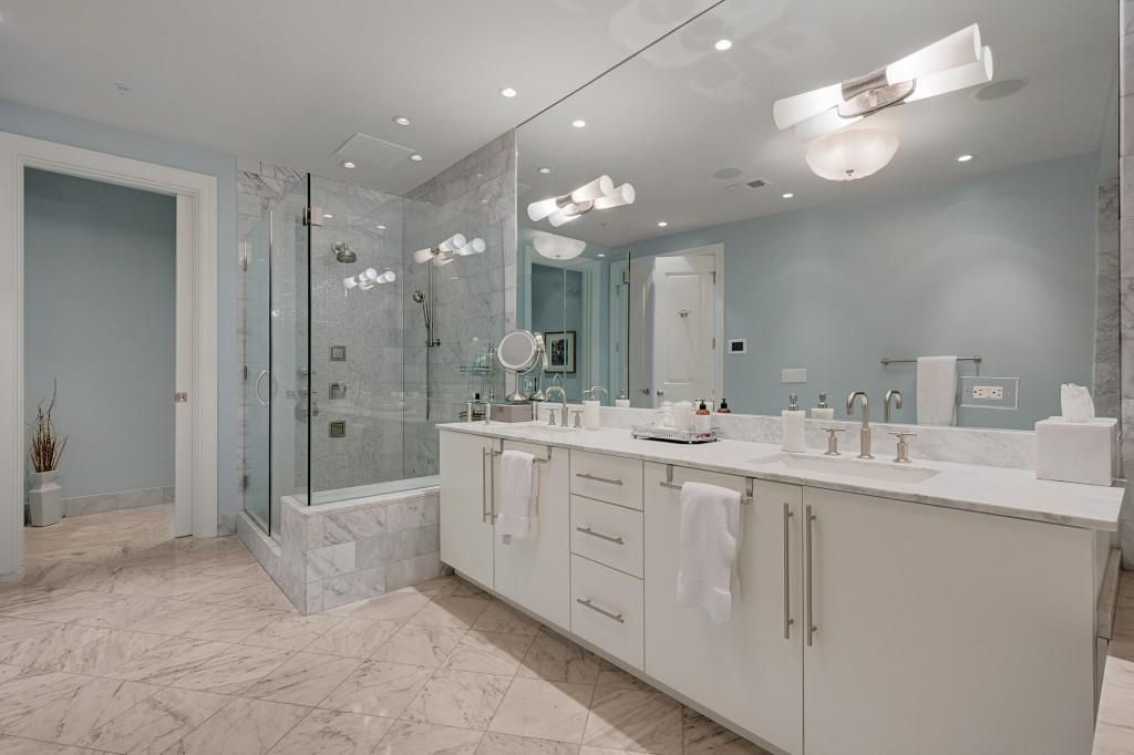 Image 32 of property listing at 3344 Peachtree Road NE 3904, Atlanta, GA 30326