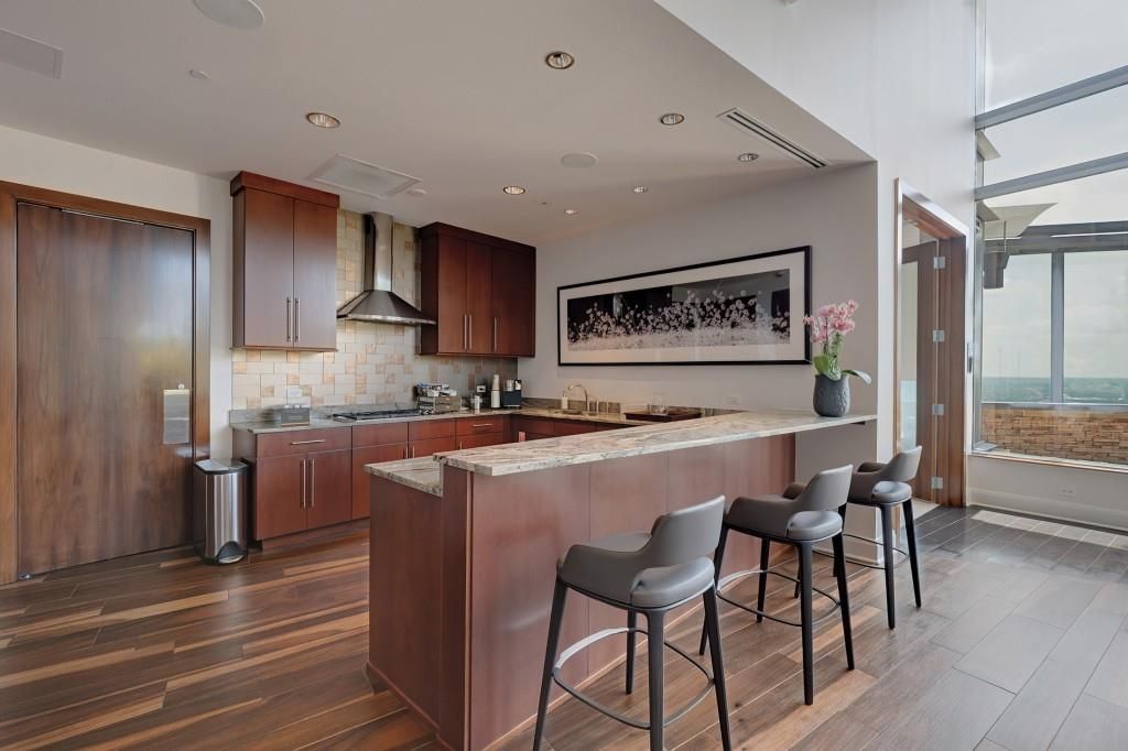 Image 57 of property listing at 3344 Peachtree Road NE 3904, Atlanta, GA 30326