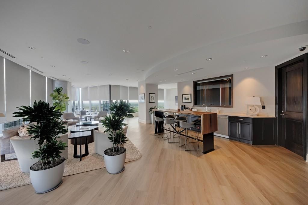 Image 64 of property listing at 3344 Peachtree Road NE 3904, Atlanta, GA 30326
