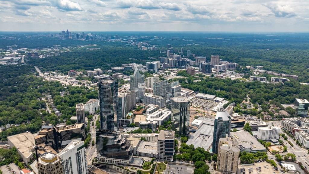Image 73 of property listing at 3344 Peachtree Road NE 3904, Atlanta, GA 30326