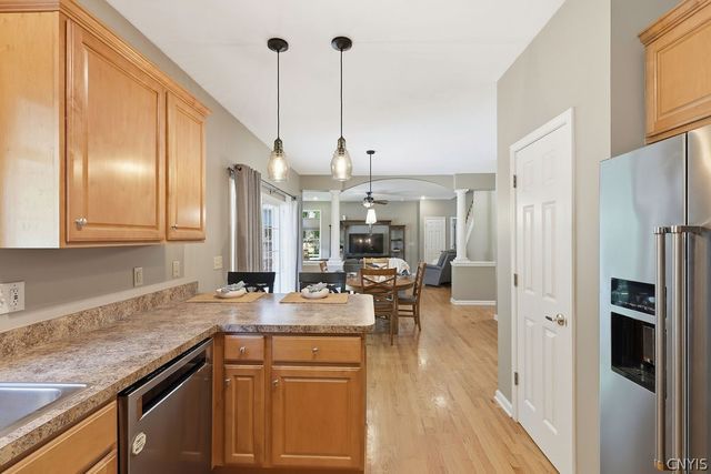 4551 Quarry Point Circle, Clay, NY 13041