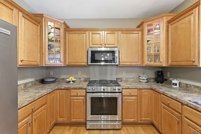 4551 Quarry Point Circle, Clay, NY 13041
