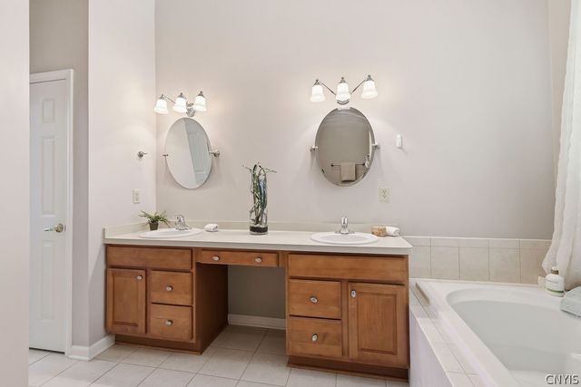4551 Quarry Point Circle, Clay, NY 13041