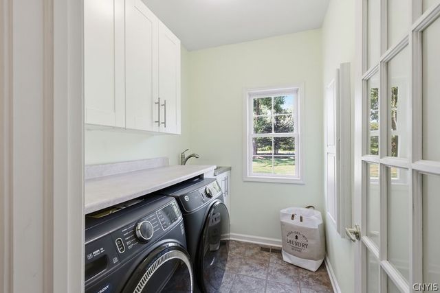 4551 Quarry Point Circle, Clay, NY 13041
