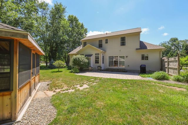 4551 Quarry Point Circle, Clay, NY 13041