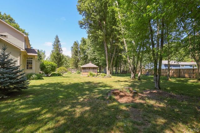 4551 Quarry Point Circle, Clay, NY 13041