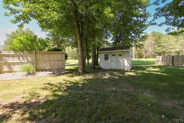 4551 Quarry Point Circle, Clay, NY 13041