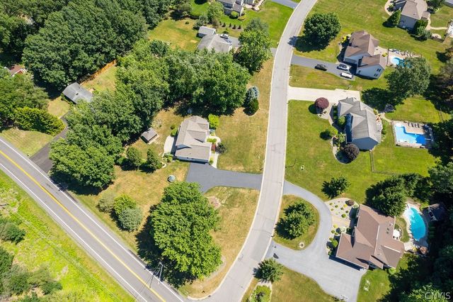4551 Quarry Point Circle, Clay, NY 13041