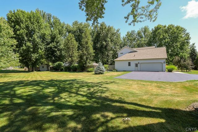 4551 Quarry Point Circle, Clay, NY 13041