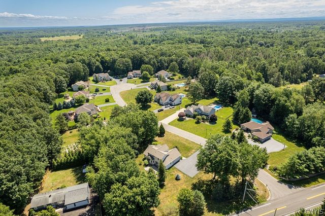 4551 Quarry Point Circle, Clay, NY 13041