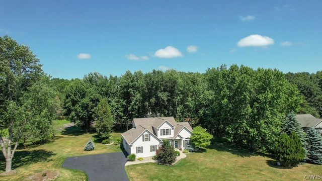4551 Quarry Point Circle, Clay, NY 13041