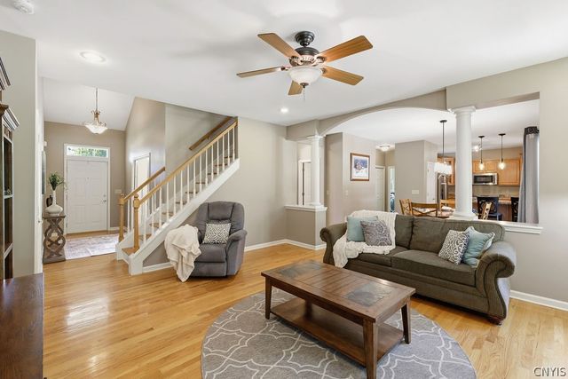 4551 Quarry Point Circle, Clay, NY 13041
