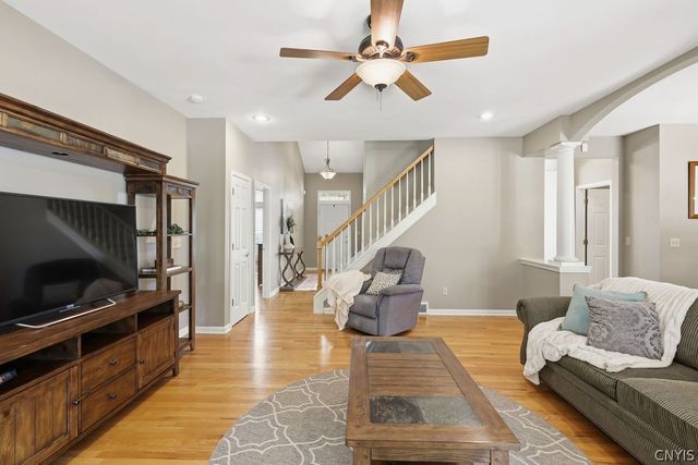 4551 Quarry Point Circle, Clay, NY 13041